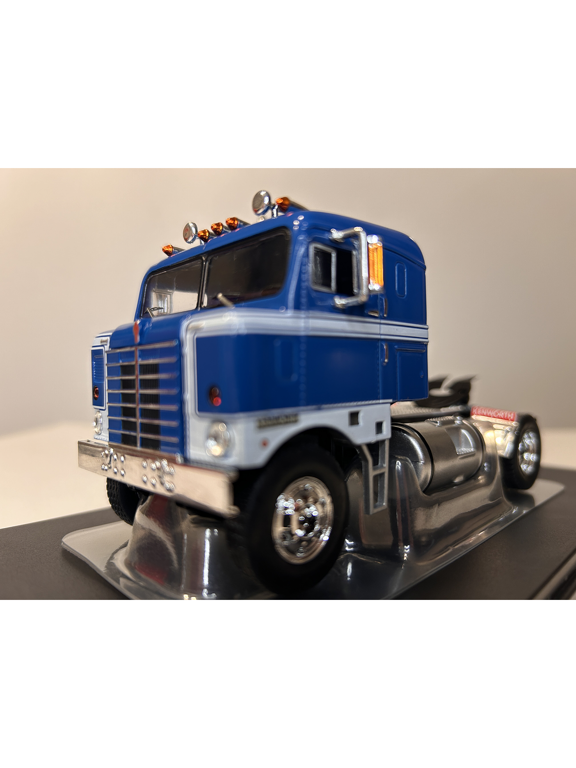 Camión Kenworth Bullnose 1950 Ross Mackie – Miniatura Ixo Models Escala 1:43 12