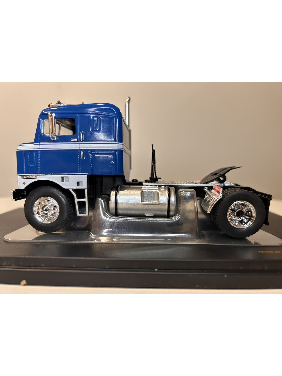 Camión Kenworth Bullnose 1950 Ross Mackie – Miniatura Ixo Models Escala 1:43 19