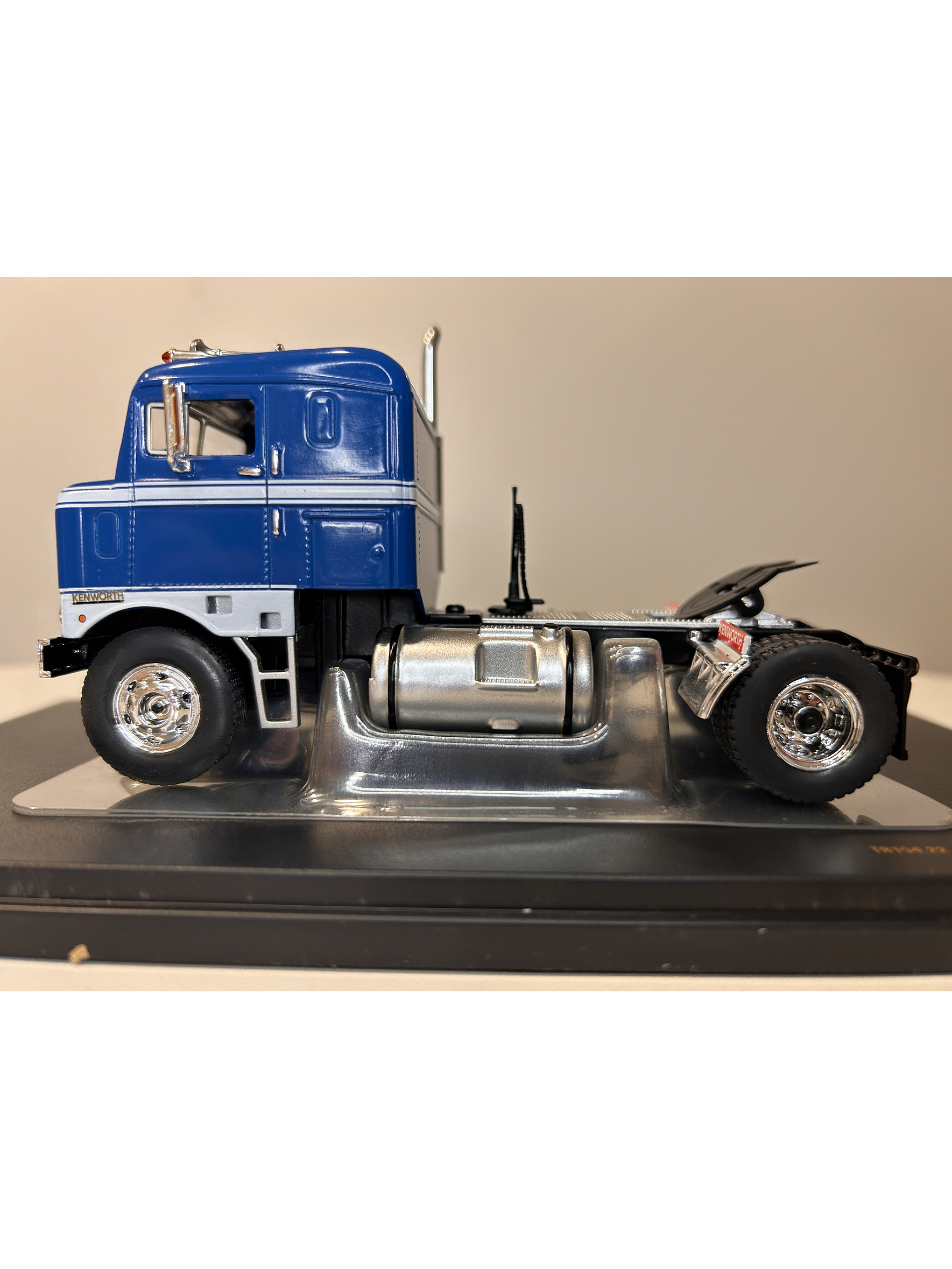 Camión Kenworth Bullnose 1950 Ross Mackie – Miniatura Ixo Models Escala 1:43 19