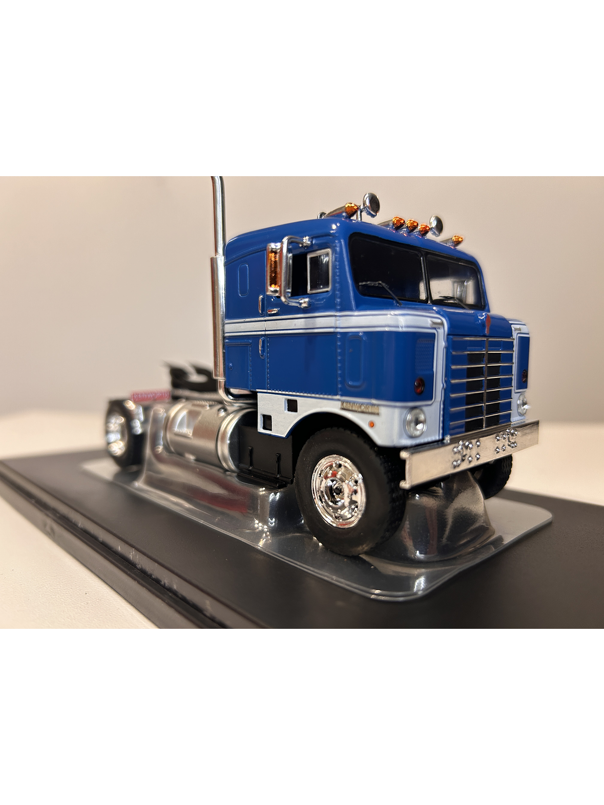 Camión Kenworth Bullnose 1950 Ross Mackie – Miniatura Ixo Models Escala 1:43 14