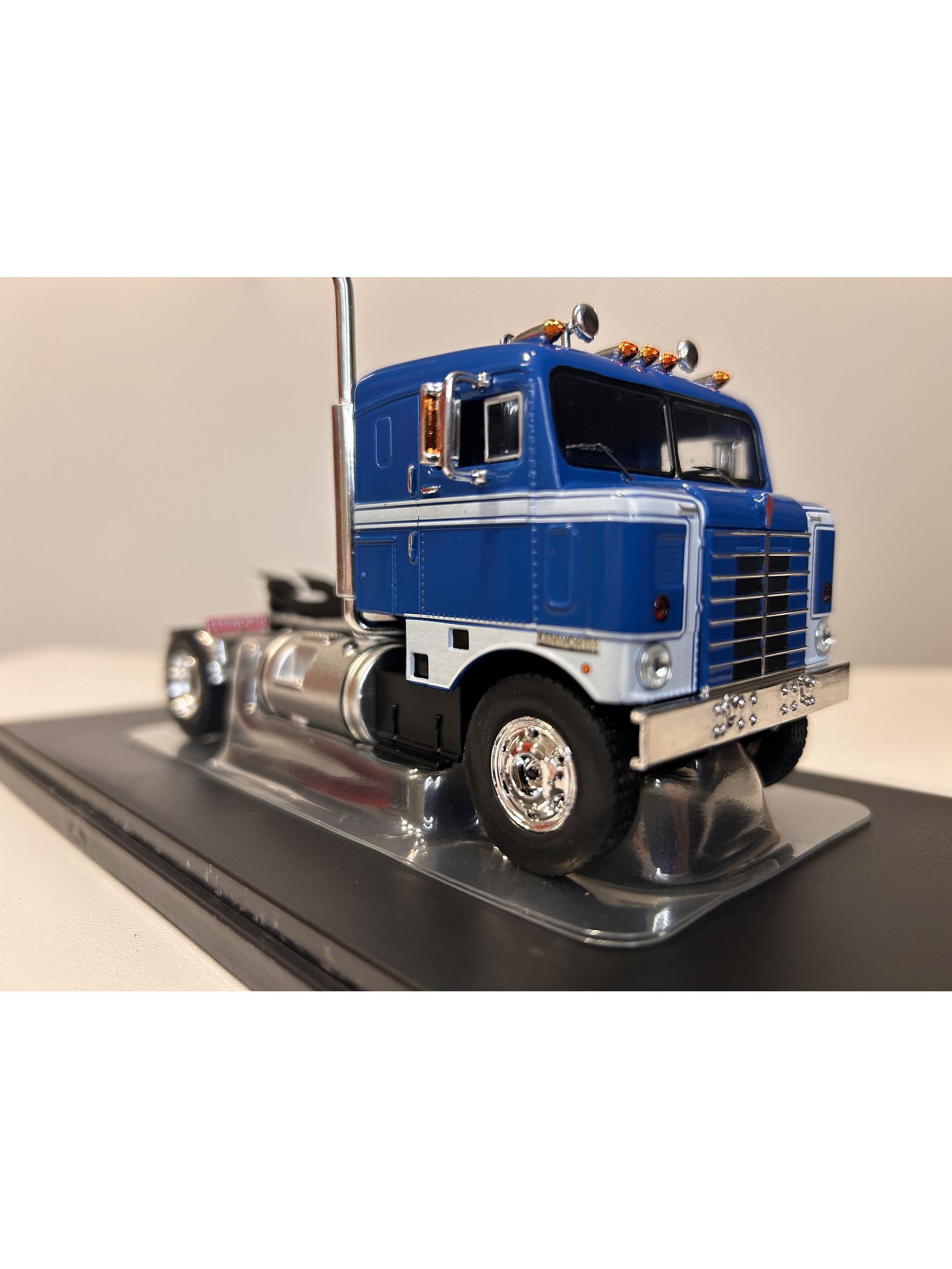 Camión Kenworth Bullnose 1950 Ross Mackie – Miniatura Ixo Models Escala 1:43 14
