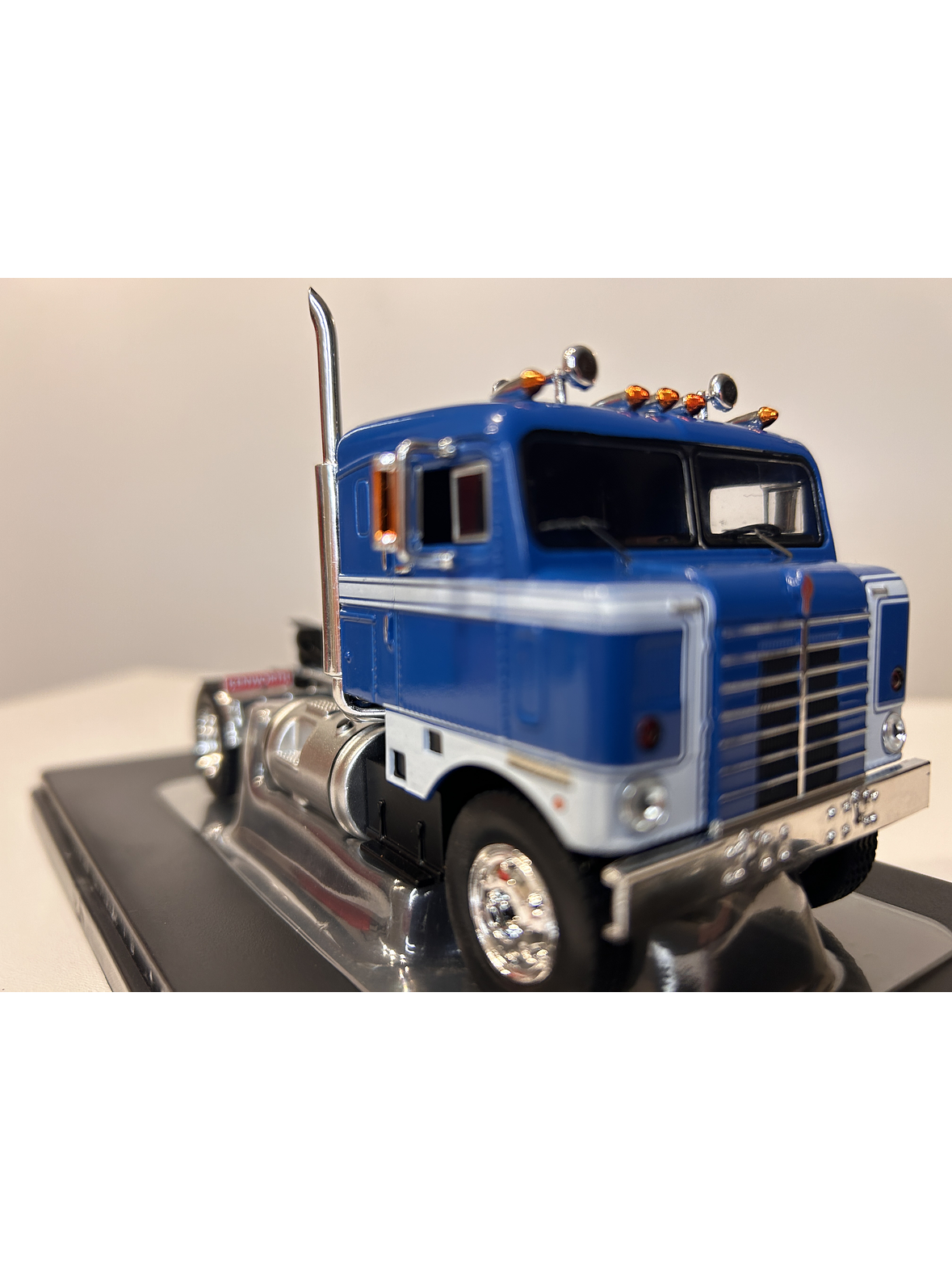 Camión Kenworth Bullnose 1950 Ross Mackie – Miniatura Ixo Models Escala 1:43 20