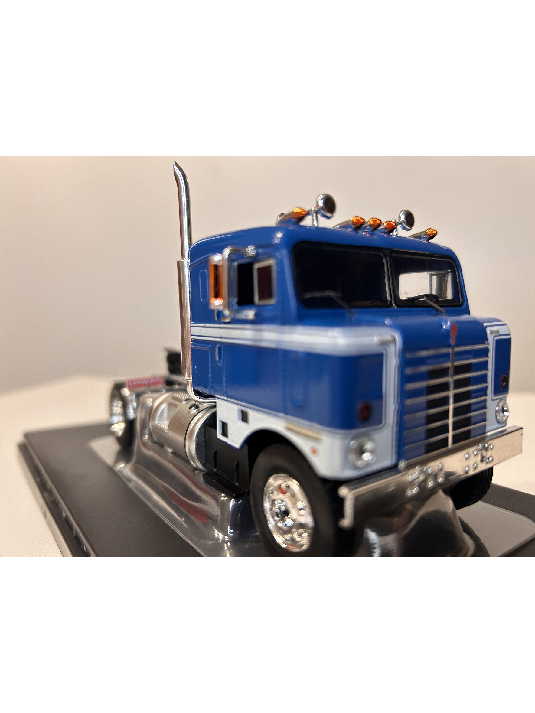Camión Kenworth Bullnose 1950 Ross Mackie – Miniatura Ixo Models Escala 1:43 20