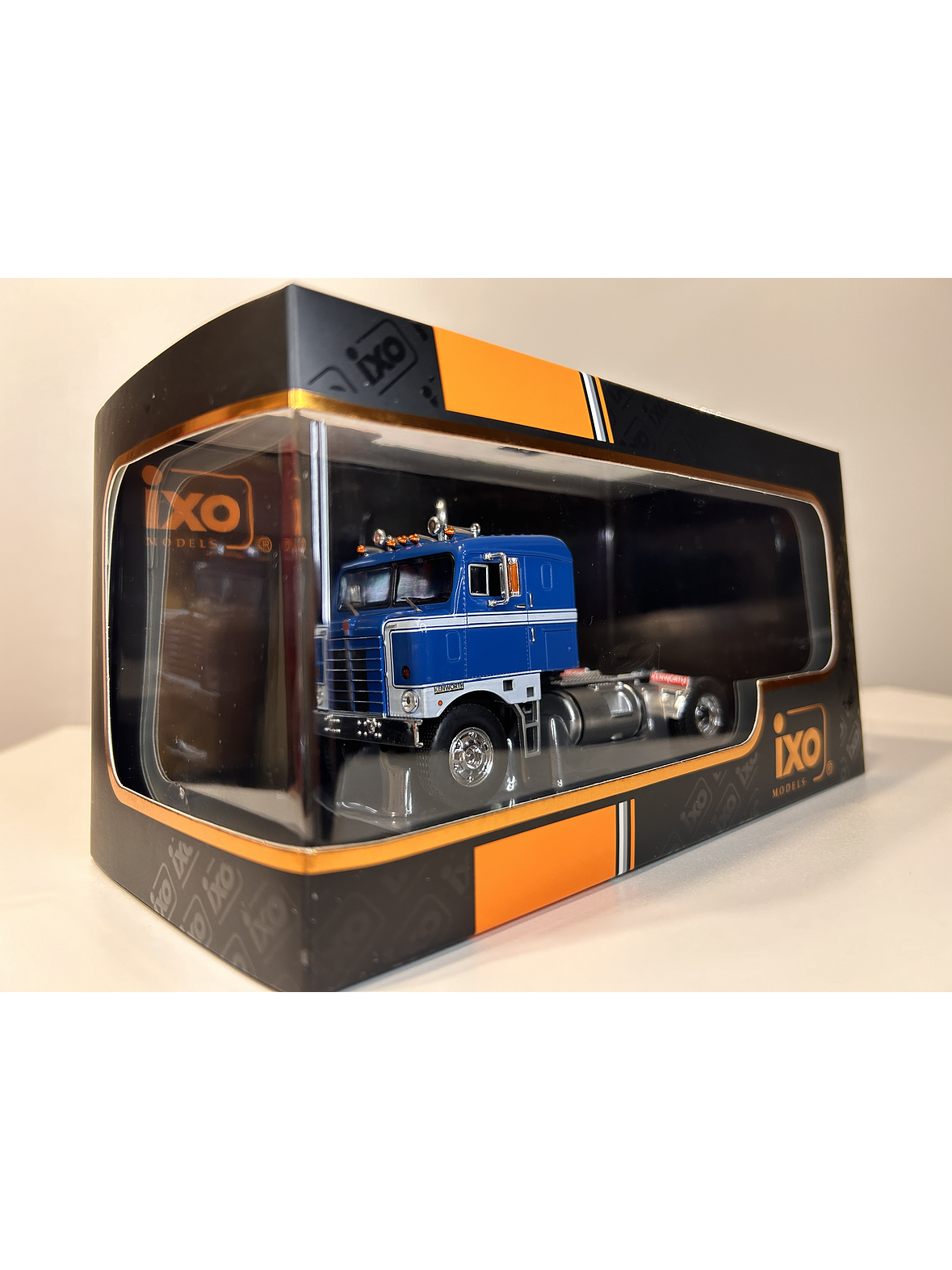 Camión Kenworth Bullnose 1950 Ross Mackie – Miniatura Ixo Models Escala 1:43 21