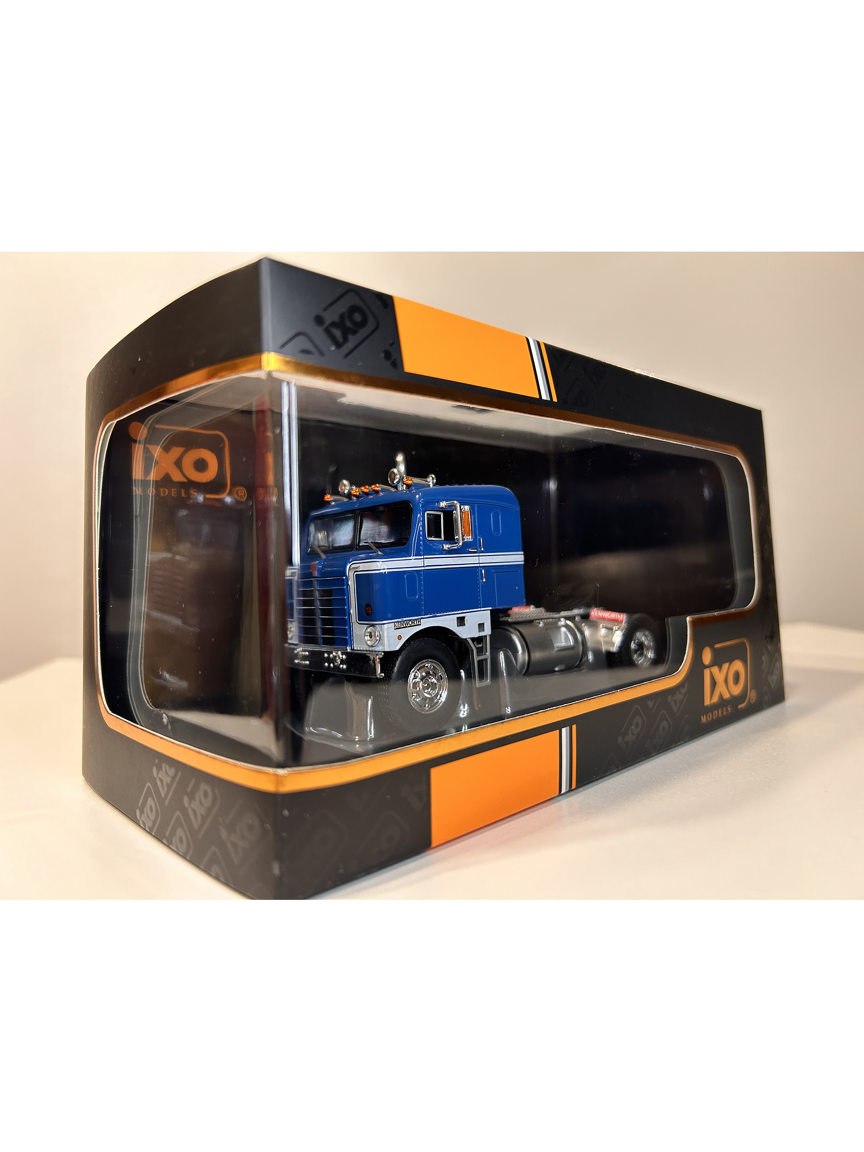 Camión Kenworth Bullnose 1950 Ross Mackie – Miniatura Ixo Models Escala 1:43 21