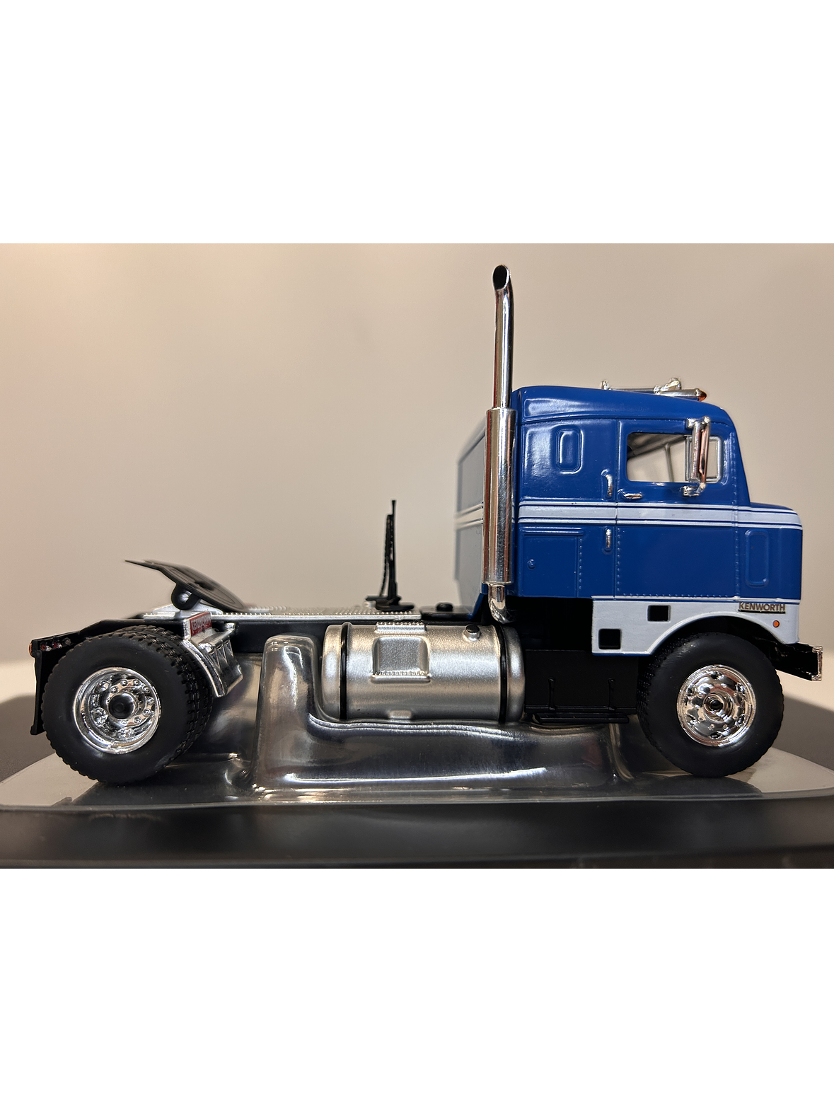 Camión Kenworth Bullnose 1950 Ross Mackie – Miniatura Ixo Models Escala 1:43 15