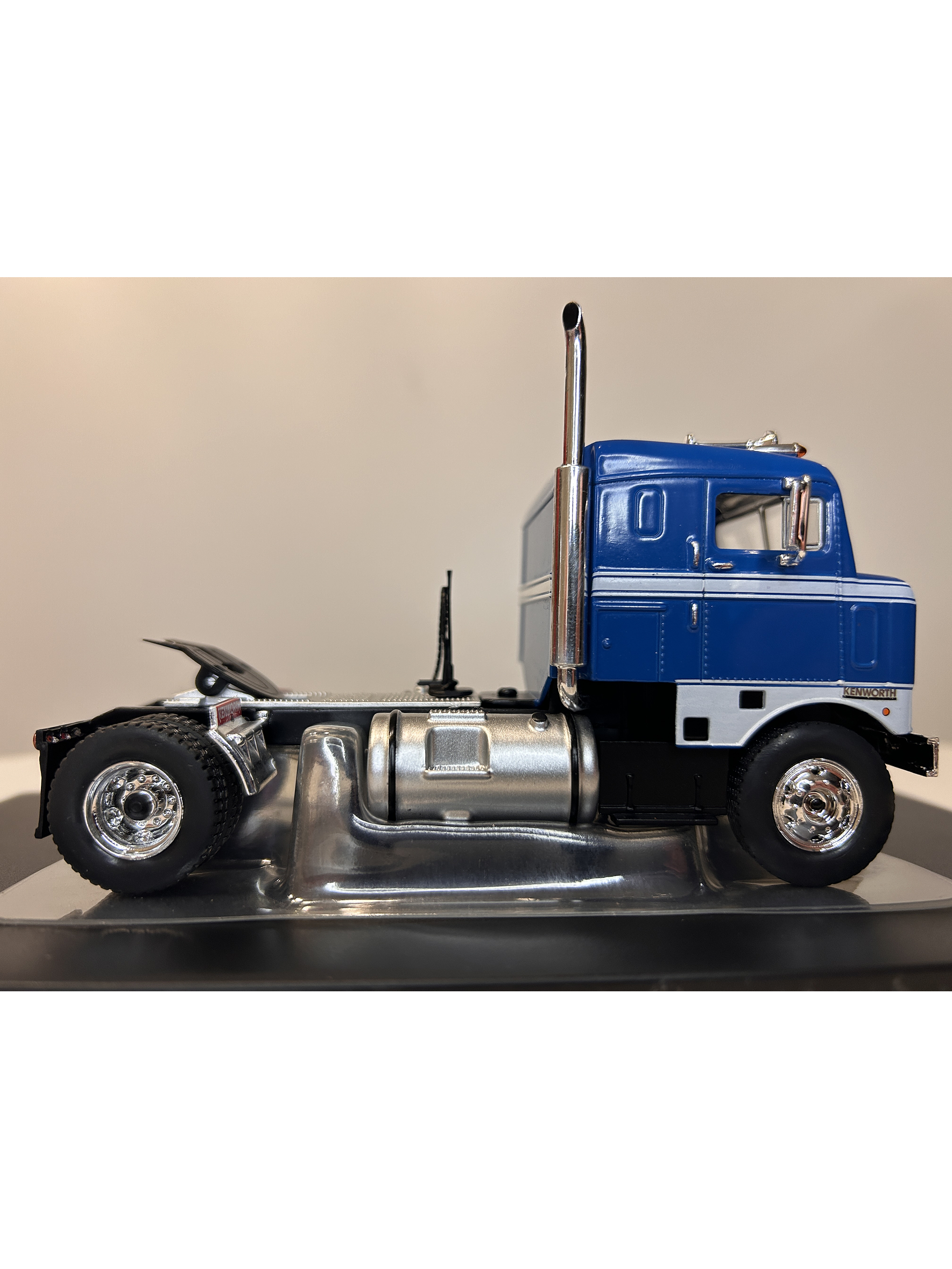 Camión Kenworth Bullnose 1950 Ross Mackie – Miniatura Ixo Models Escala 1:43 15