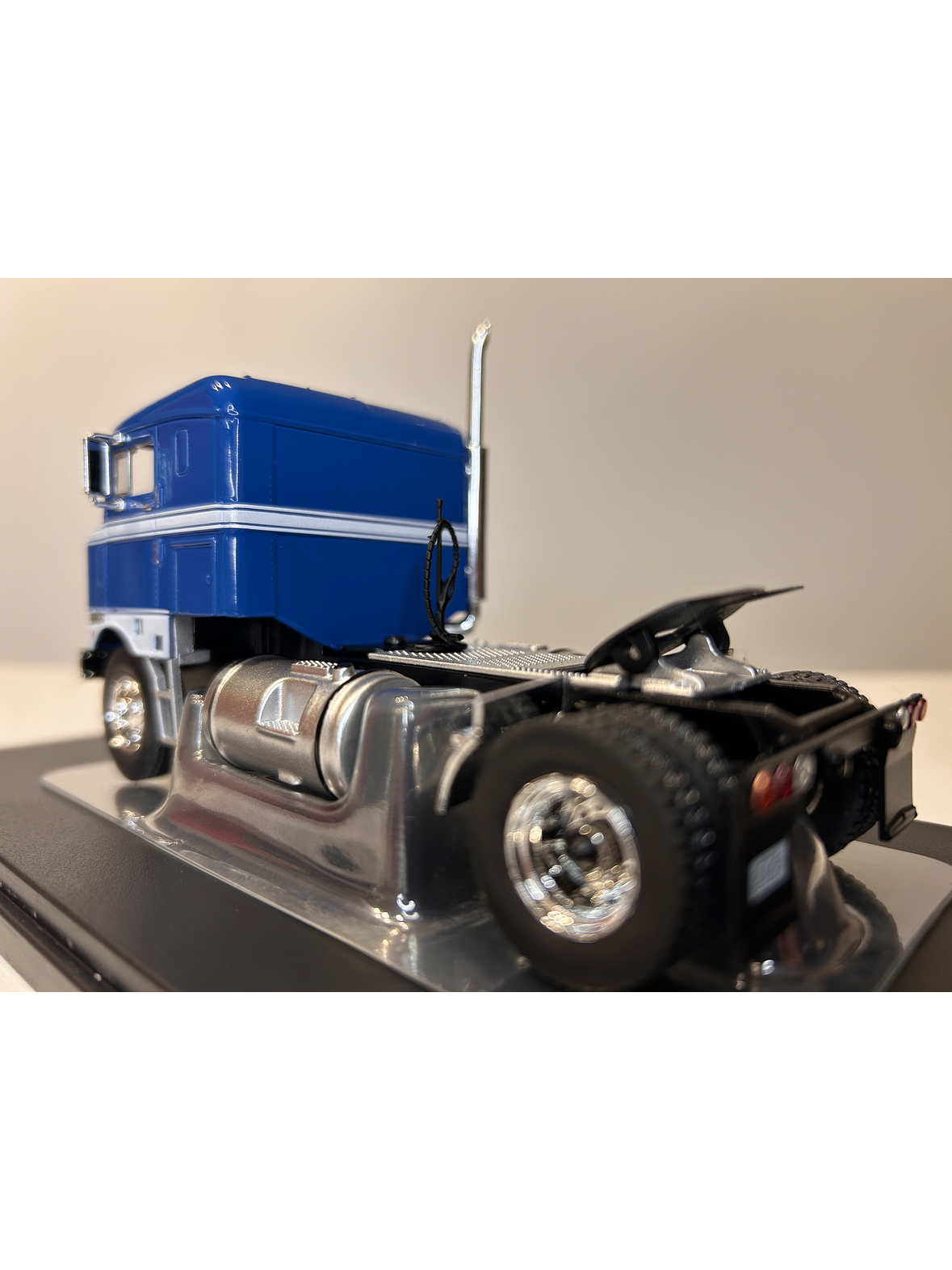 Camión Kenworth Bullnose 1950 Ross Mackie – Miniatura Ixo Models Escala 1:43 18