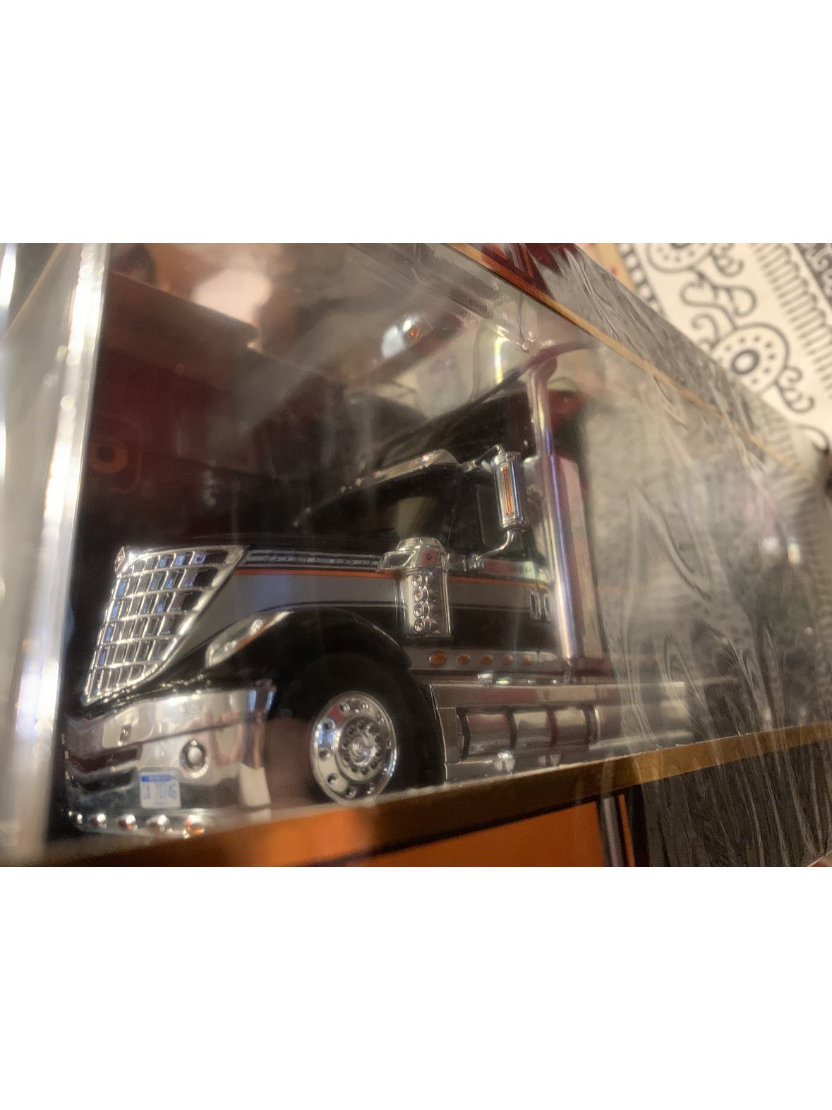 International LoneStar 2010 Black/Silver – IXO Models 1:43 – Diseño Americano Premium 10