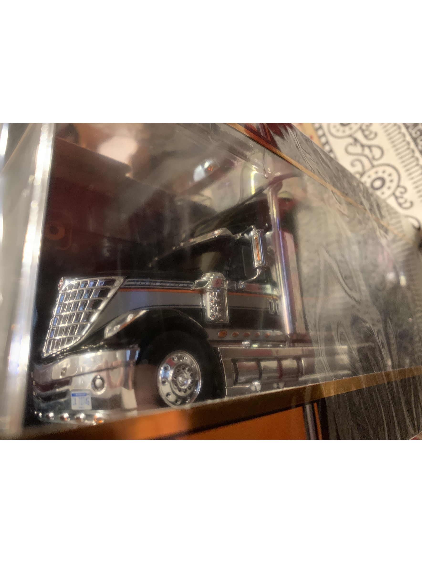 International LoneStar 2010 Black/Silver – IXO Models 1:43 – Diseño Americano Premium 10