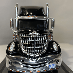 International LoneStar 2010 Black/Silver – IXO Models 1:43 – Diseño Americano Premium