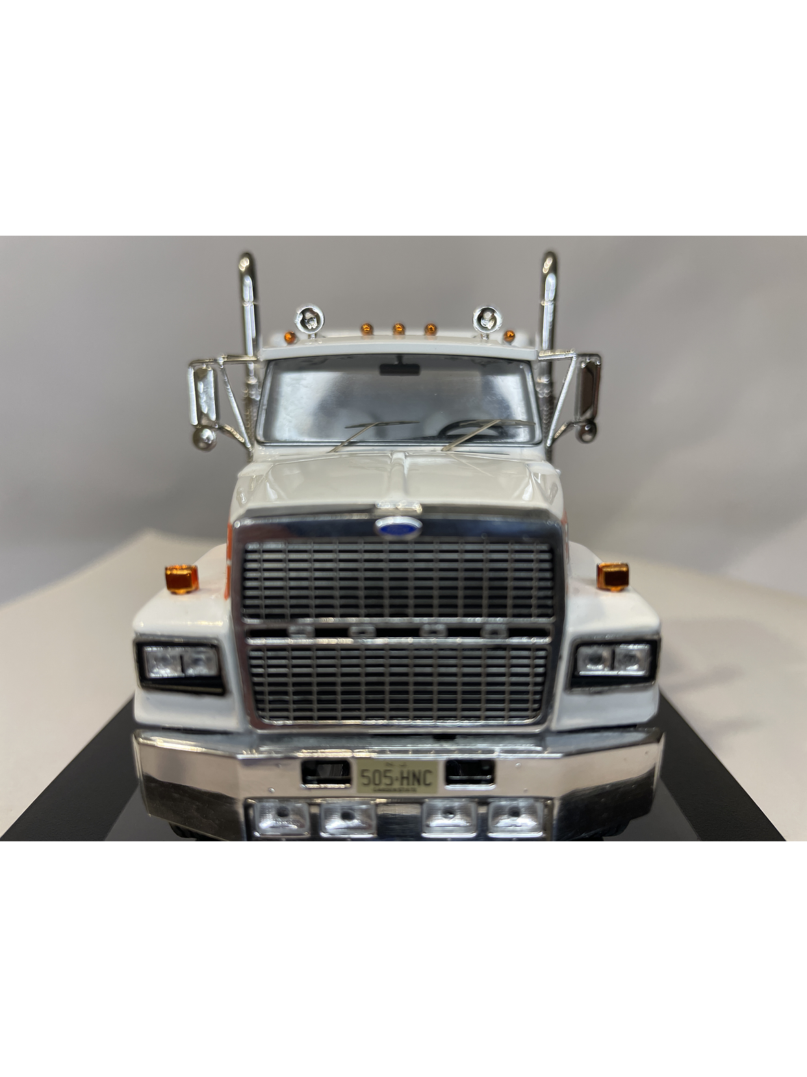 Camión Ford LTL-9000 – Ixo Models 1:43 – Clásico Americano en Chile 14