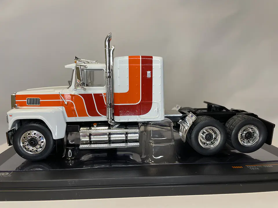 Camión Ford LTL-9000 | IXO 1:43 Coleccionable 29
