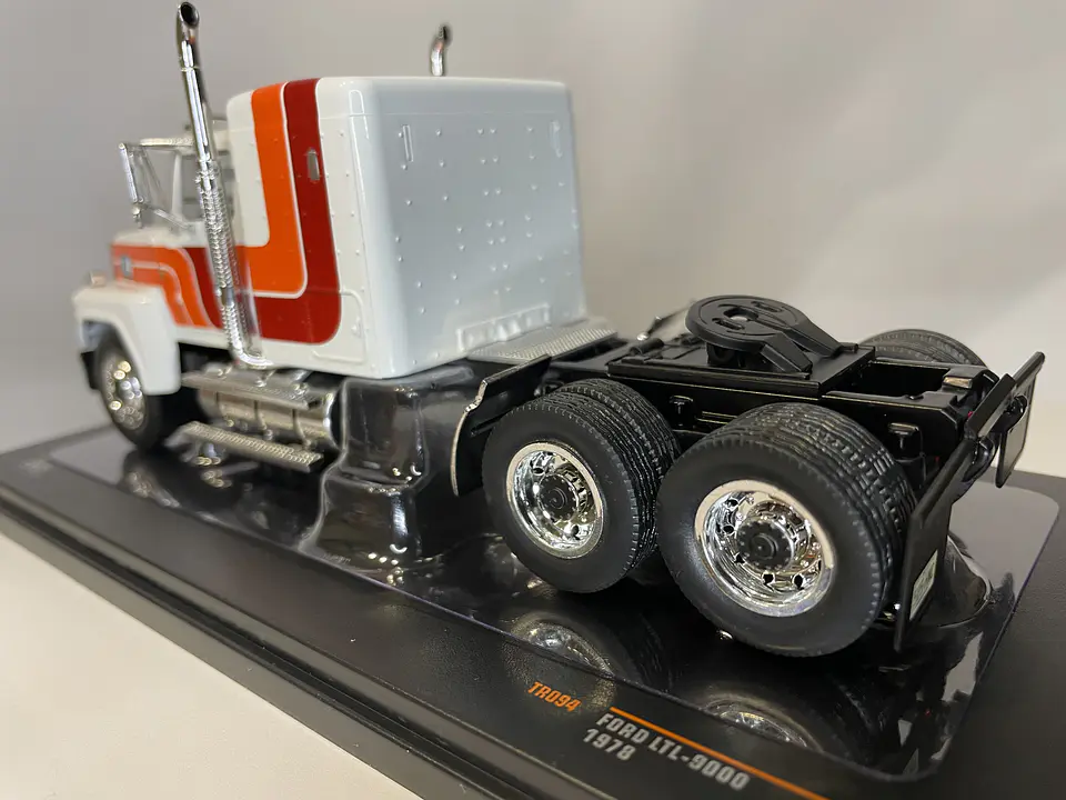 Camión Ford LTL-9000 | IXO 1:43 Coleccionable 28