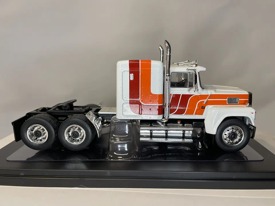 Camión Ford LTL-9000 | IXO 1:43 Coleccionable 25