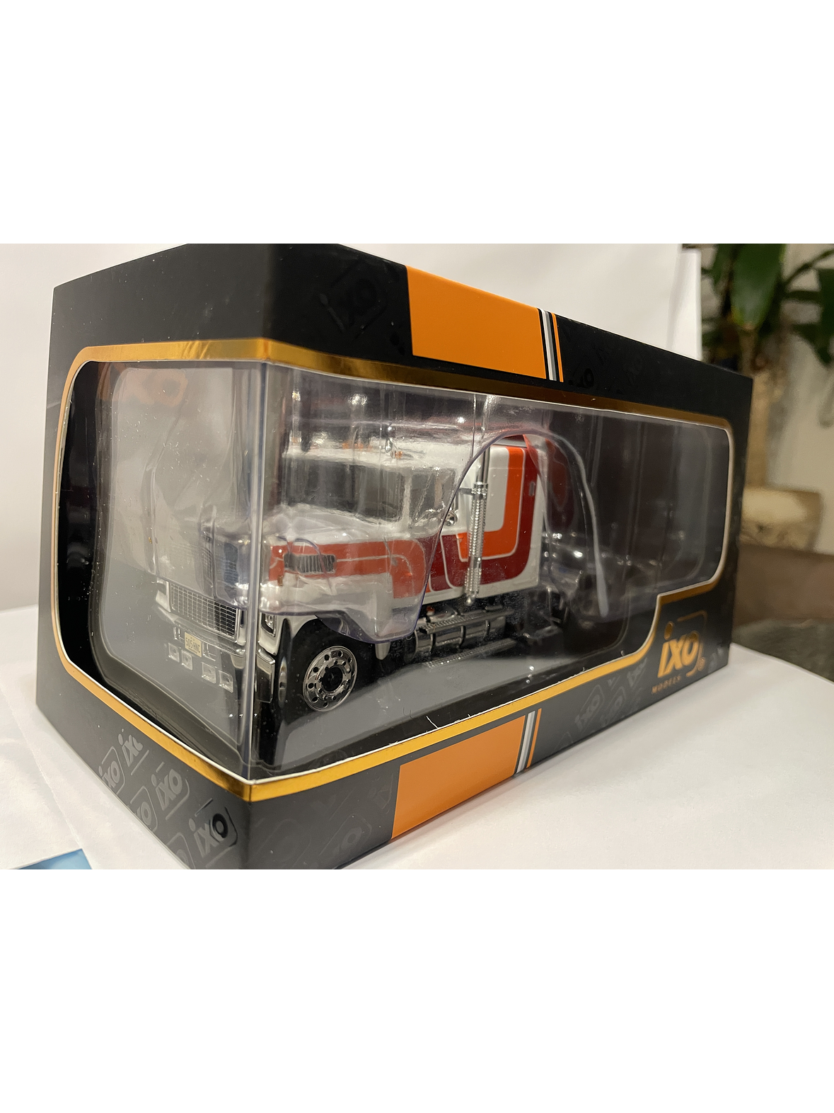 Camión Ford LTL-9000 – Ixo Models 1:43 – Clásico Americano en Chile 22