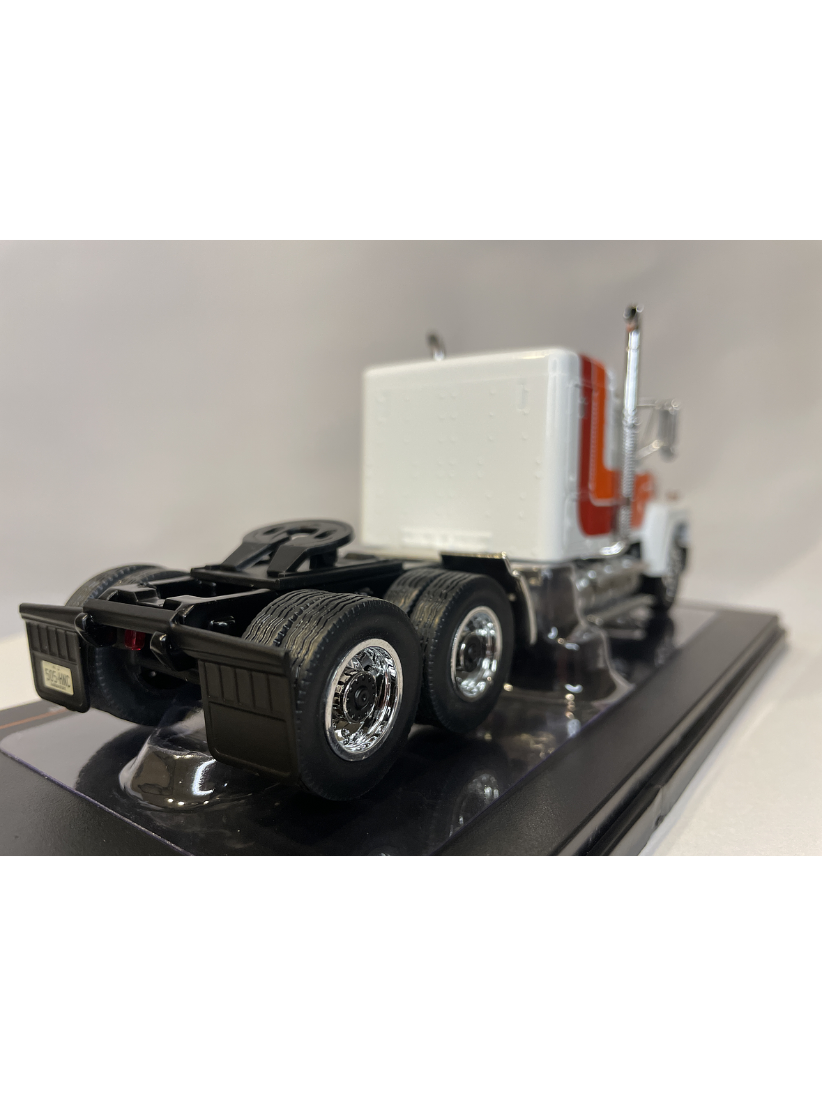 Camión Ford LTL-9000 – Ixo Models 1:43 – Clásico Americano en Chile 17