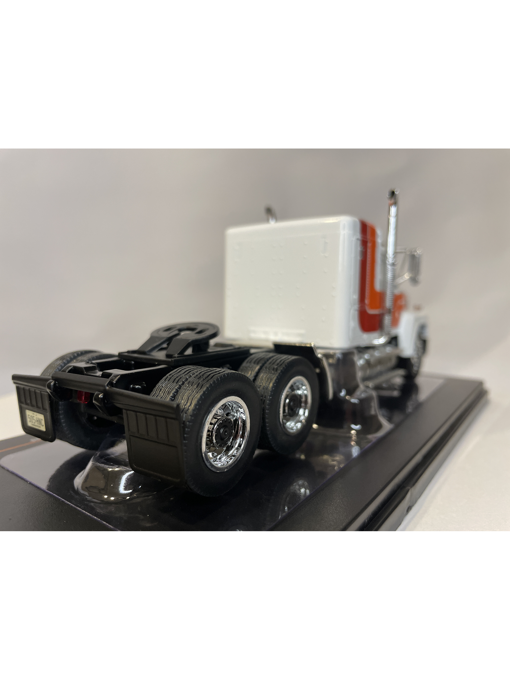 Camión Ford LTL-9000 – Ixo Models 1:43 – Clásico Americano en Chile 17