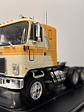 GMC Astro 95 Tractor Truck 1970 – IXO Models 1:43 – Ícono Americano de Cabina Frontal - Miniatura 12