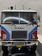 GMC Astro 95 Tractor Truck 1970 – IXO Models 1:43 – Ícono Americano de Cabina Frontal - Miniatura 3