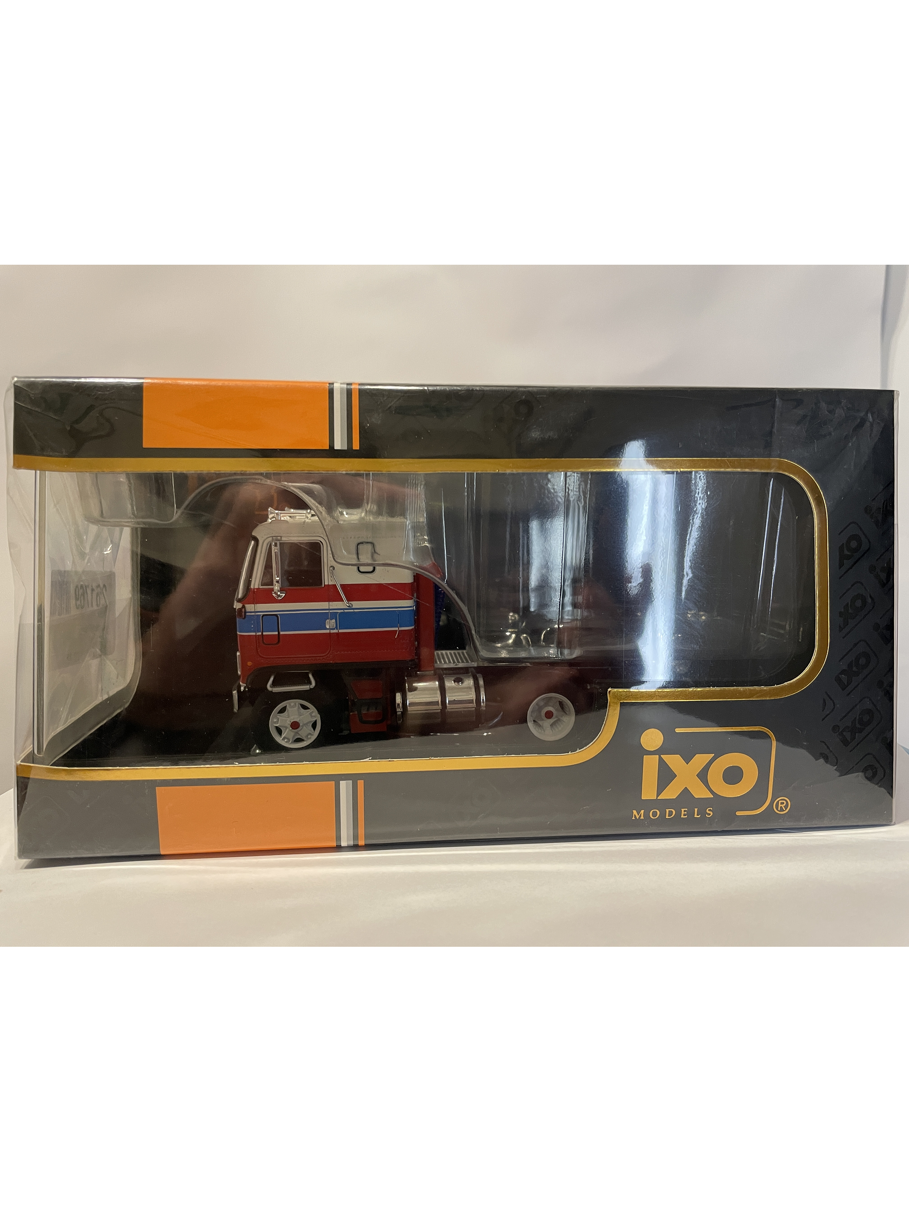 GMC Astro 95 Tractor Truck 1970 – IXO Models 1:43 – Ícono Americano de Cabina Frontal 10