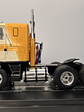 GMC Astro 95 Tractor Truck 1970 – IXO Models 1:43 – Ícono Americano de Cabina Frontal - Miniatura 18