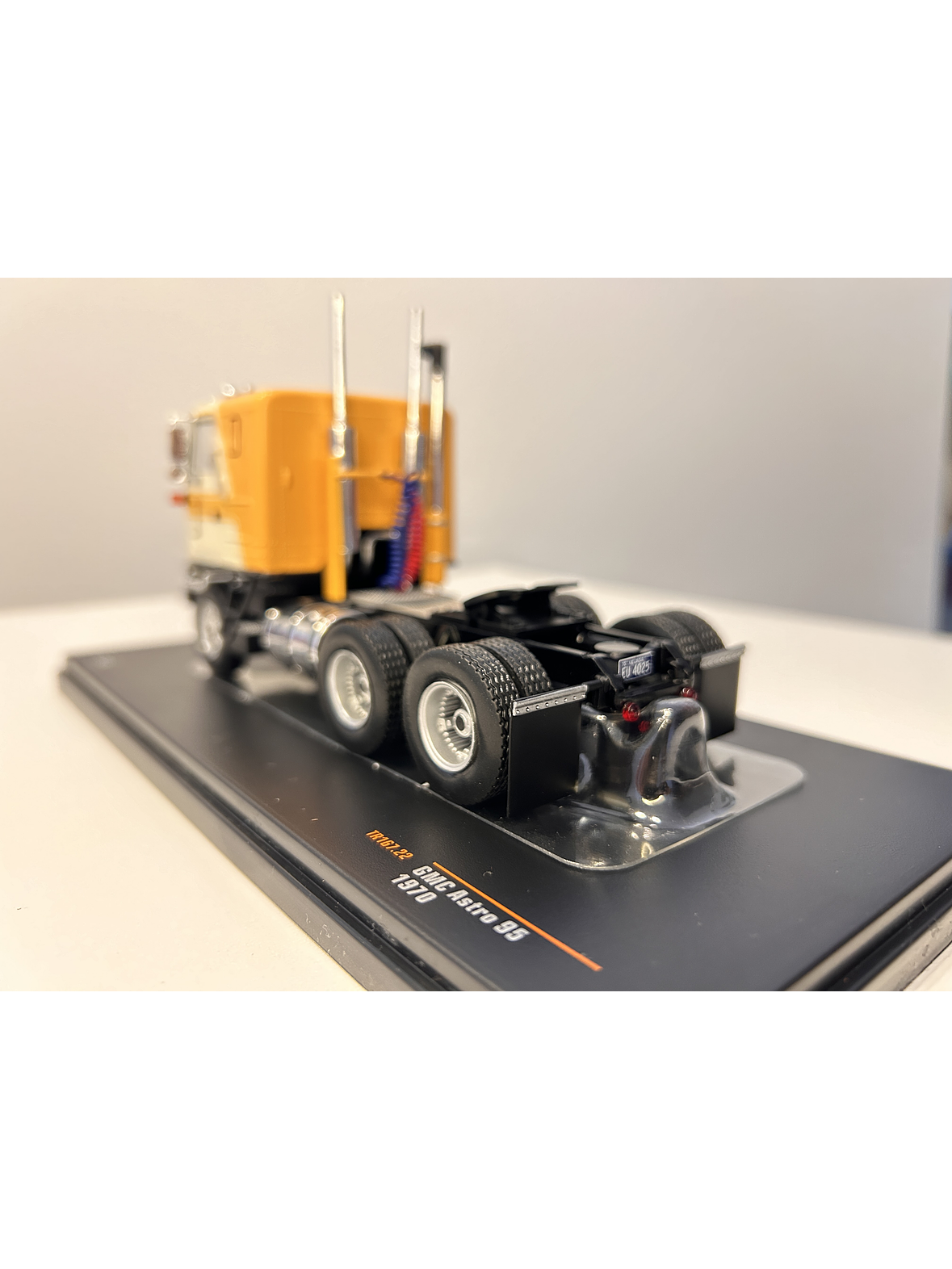 GMC Astro 95 Tractor Truck 1970 – IXO Models 1:43 – Ícono Americano de Cabina Frontal 19