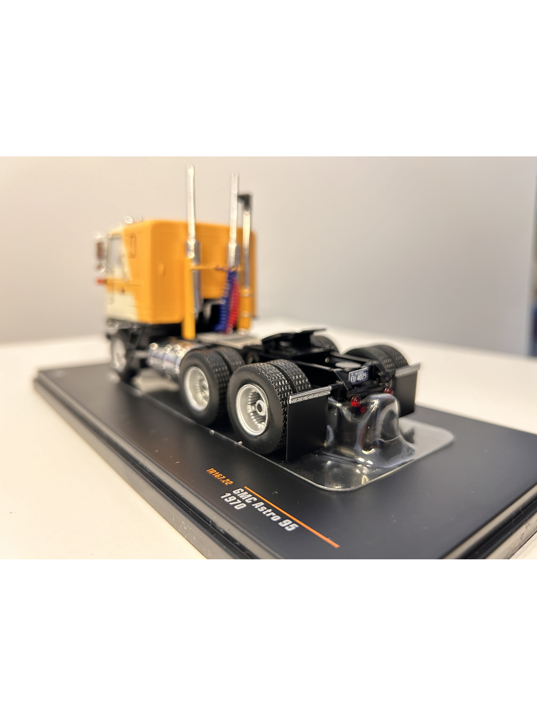 GMC Astro 95 Tractor Truck 1970 – IXO Models 1:43 – Ícono Americano de Cabina Frontal 19