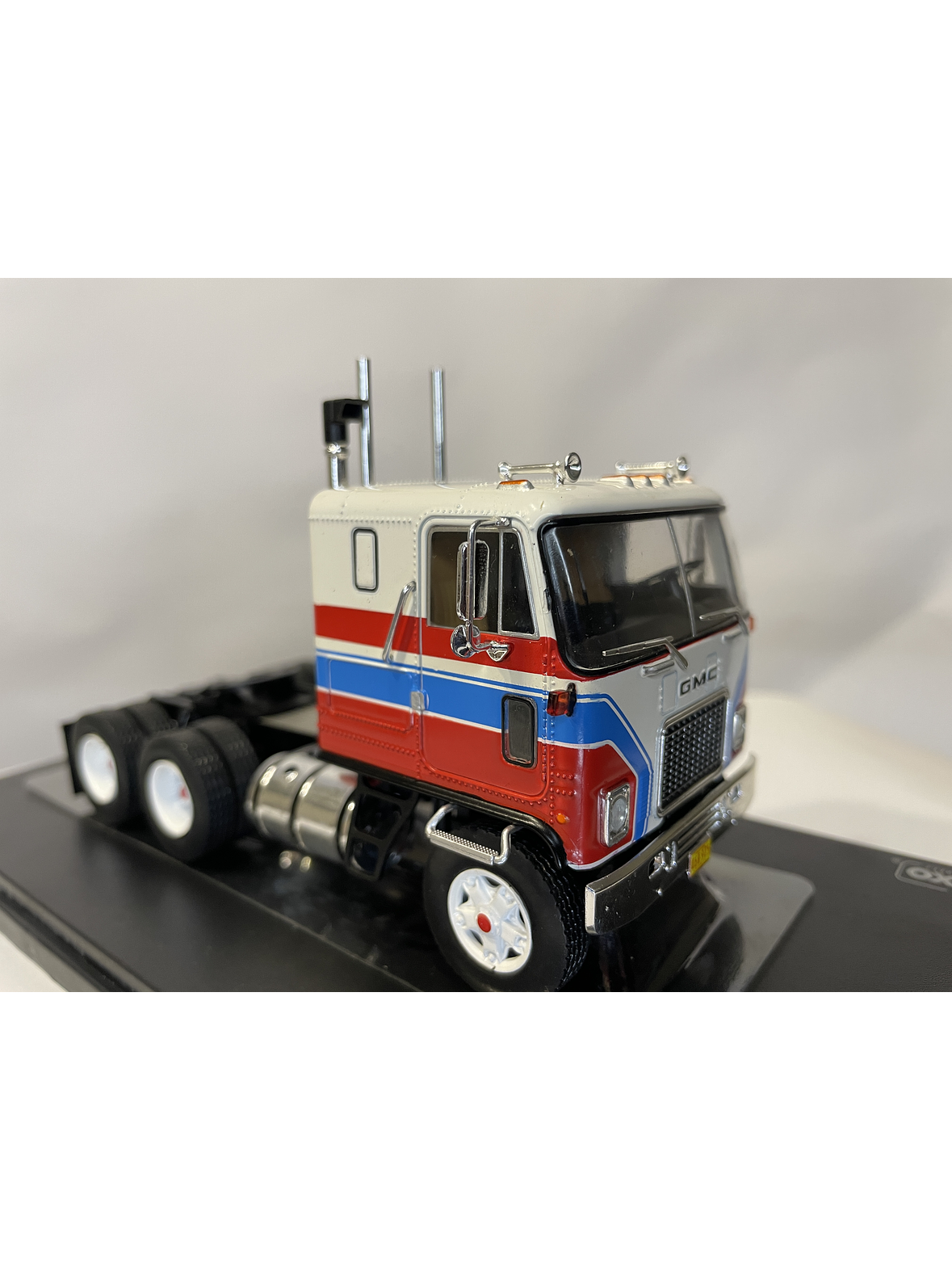 GMC Astro 95 Tractor Truck 1970 – IXO Models 1:43 – Ícono Americano de Cabina Frontal 9