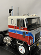GMC Astro 95 Tractor Truck 1970 – IXO Models 1:43 – Ícono Americano de Cabina Frontal - Miniatura 9