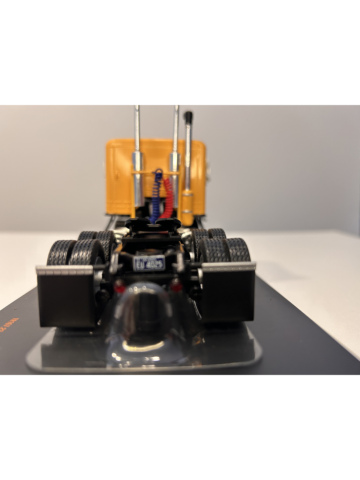 GMC Astro 95 Tractor Truck 1970 – IXO Models 1:43 – Ícono Americano de Cabina Frontal 17