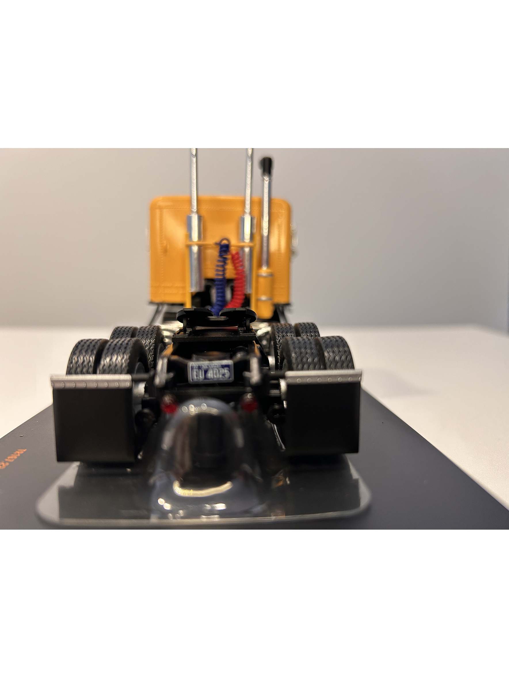 GMC Astro 95 Tractor Truck 1970 – IXO Models 1:43 – Ícono Americano de Cabina Frontal 17