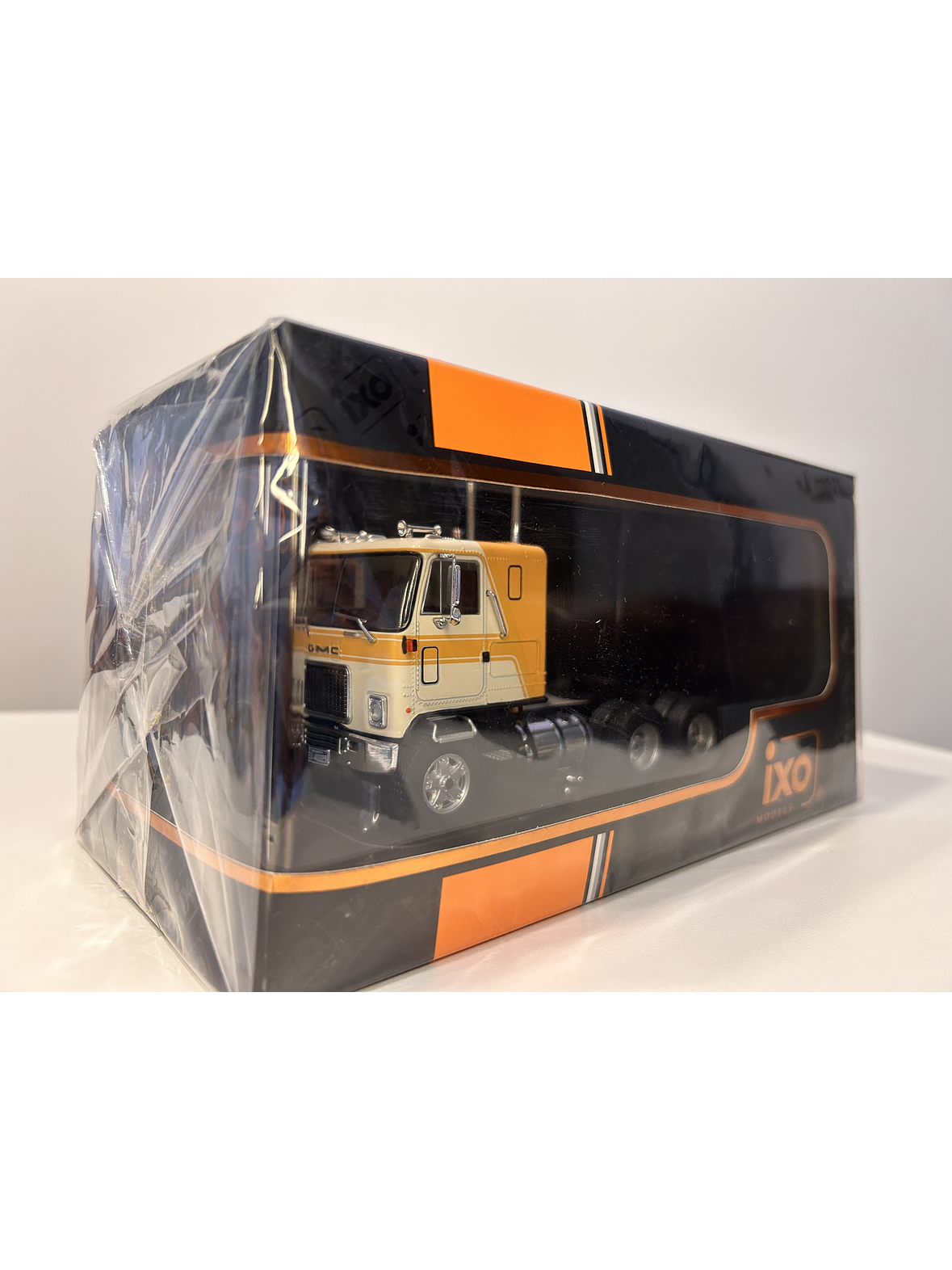 GMC Astro 95 Tractor Truck 1970 – IXO Models 1:43 – Ícono Americano de Cabina Frontal 20