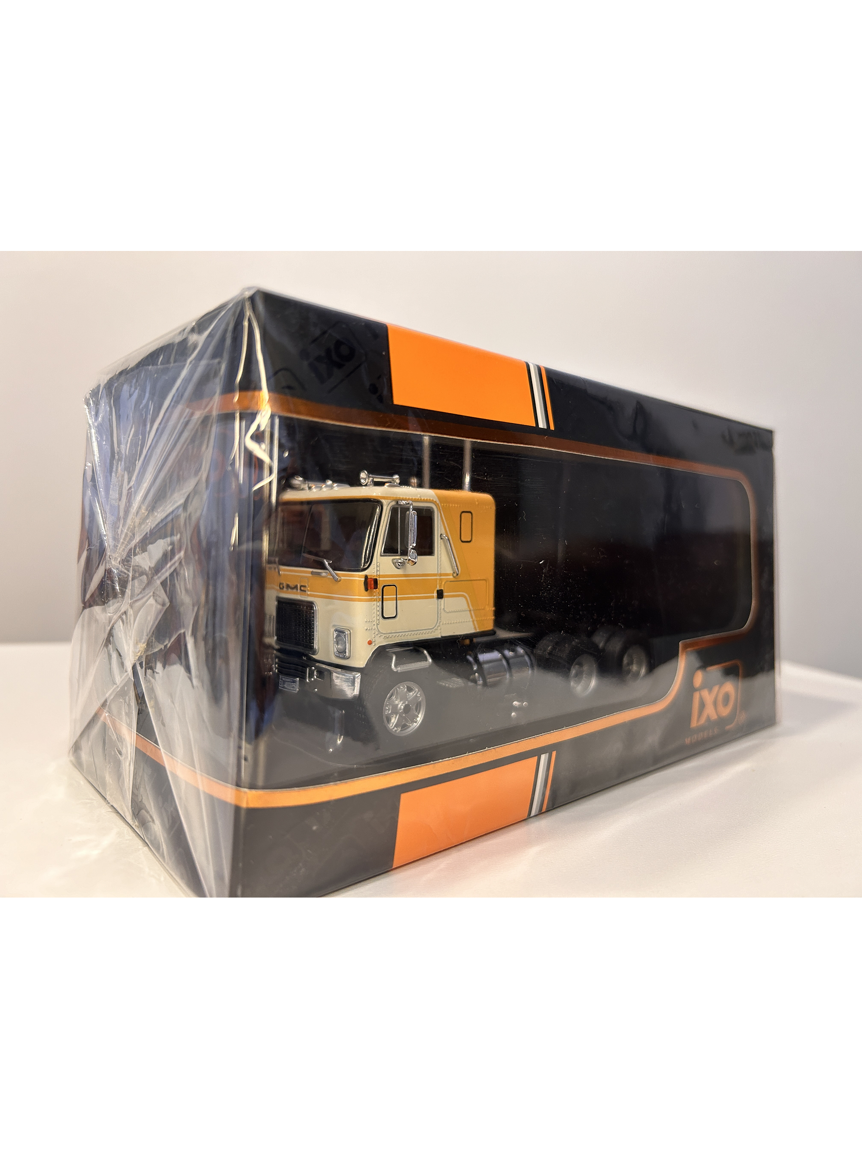 GMC Astro 95 Tractor Truck 1970 – IXO Models 1:43 – Ícono Americano de Cabina Frontal 20