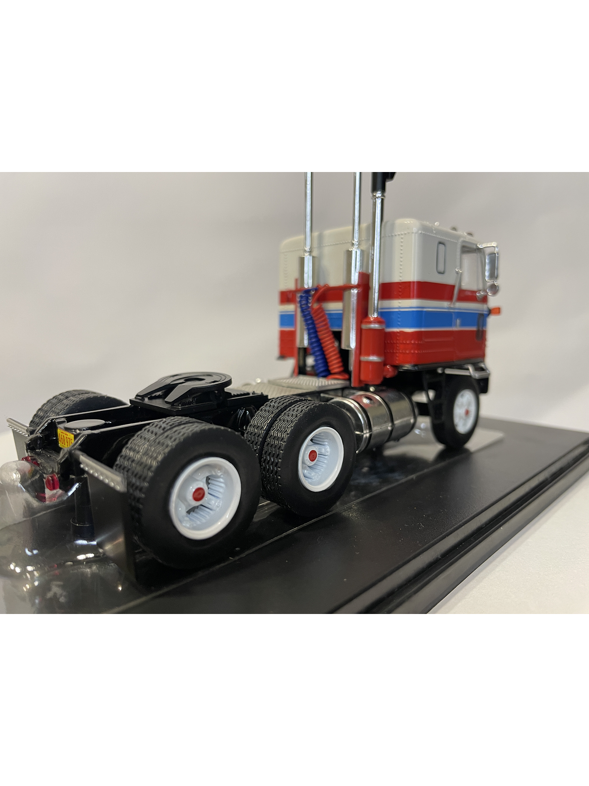 GMC Astro 95 Tractor Truck 1970 – IXO Models 1:43 – Ícono Americano de Cabina Frontal 6