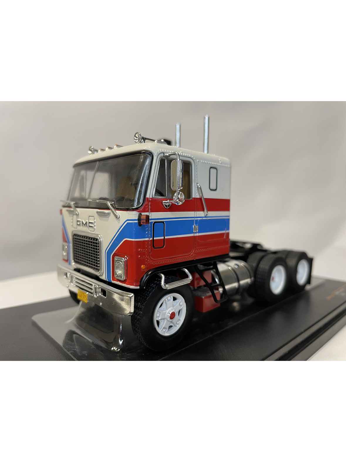 GMC Astro 95 Tractor Truck 1970 – IXO Models 1:43 – Ícono Americano de Cabina Frontal 2
