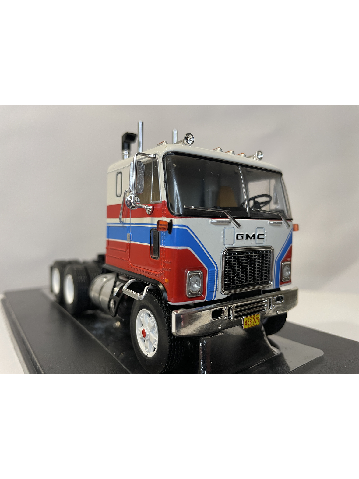 GMC Astro 95 Tractor Truck 1970 – IXO Models 1:43 – Ícono Americano de Cabina Frontal 4