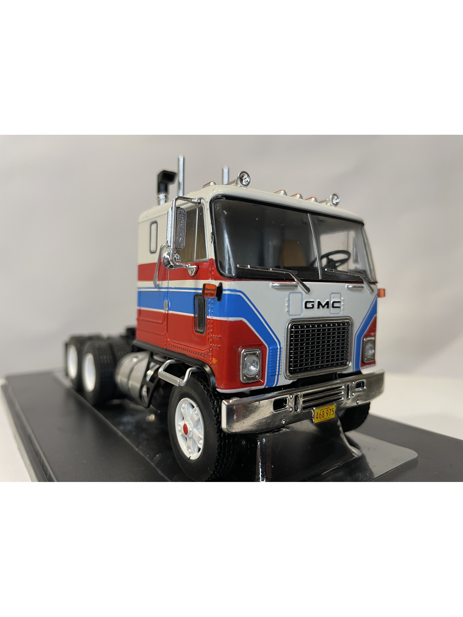 GMC Astro 95 Tractor Truck 1970 – IXO Models 1:43 – Ícono Americano de Cabina Frontal 4