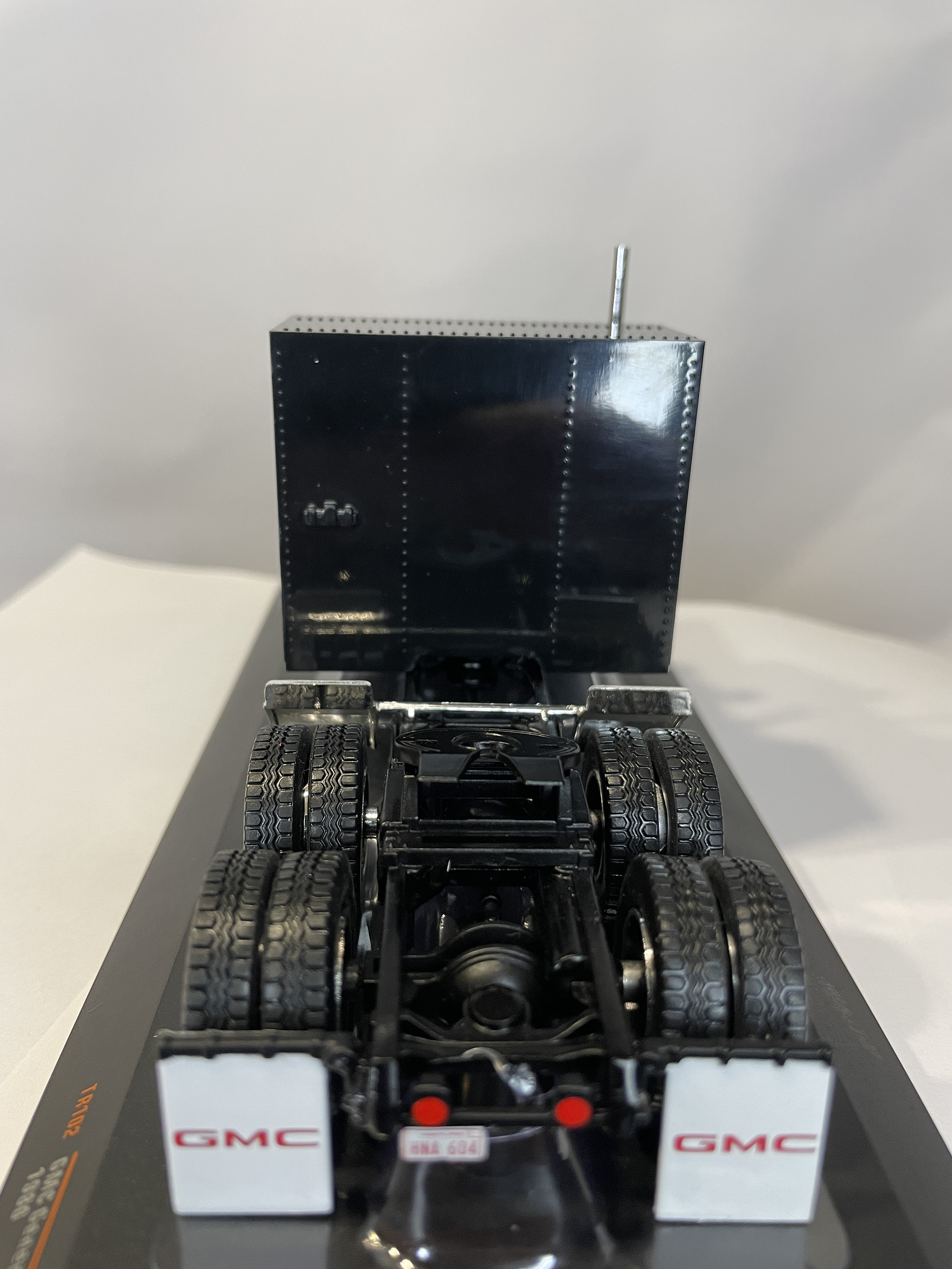 GMC General 1980 – Ixo Models 1:43 – Ícono Americano de Potencia 16