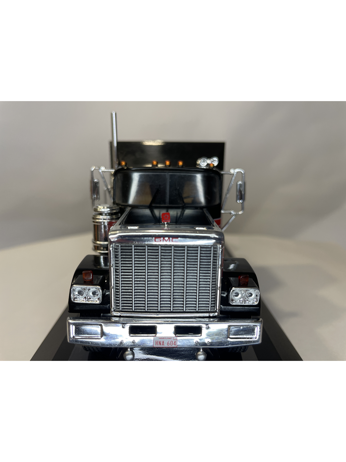 GMC General 1980 – Ixo Models 1:43 – Ícono Americano de Potencia 12