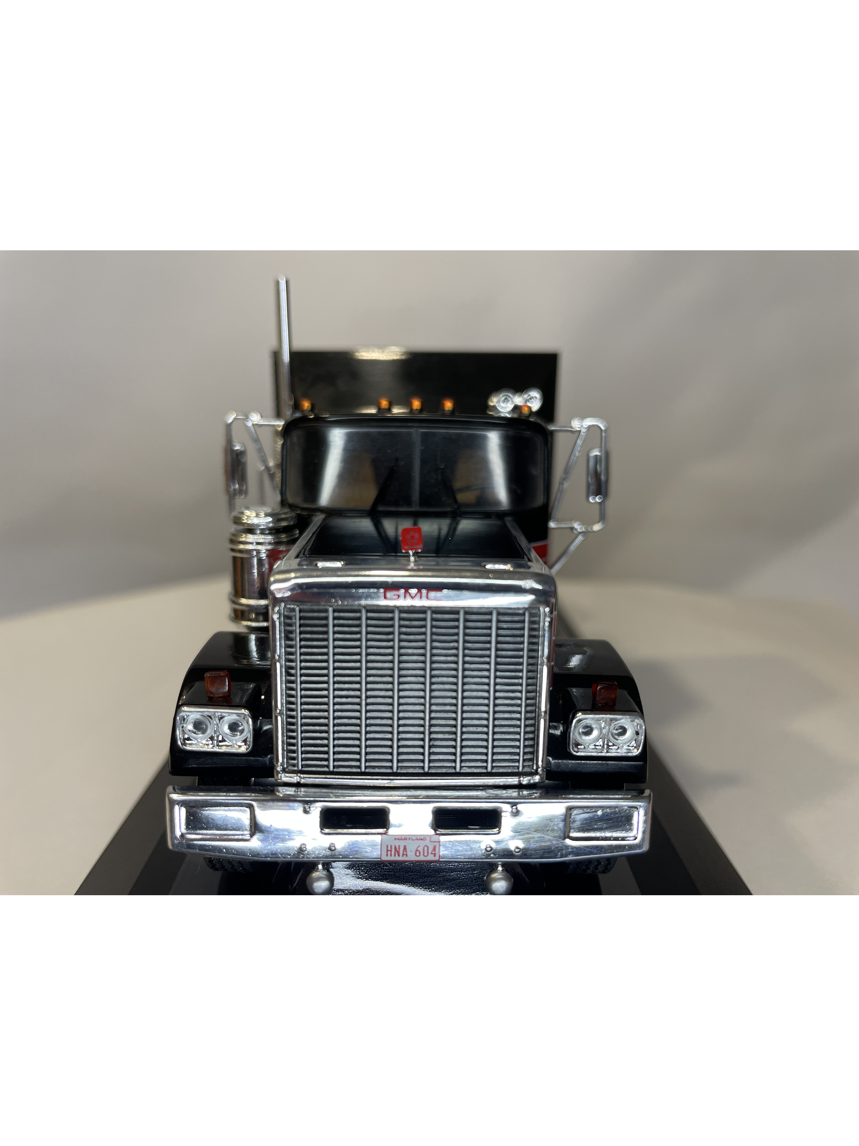 GMC General 1980 – Ixo Models 1:43 – Ícono Americano de Potencia 12