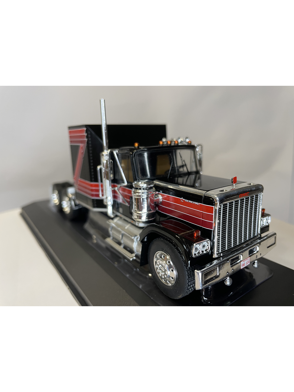 GMC General 1980 – Ixo Models 1:43 – Ícono Americano de Potencia 19