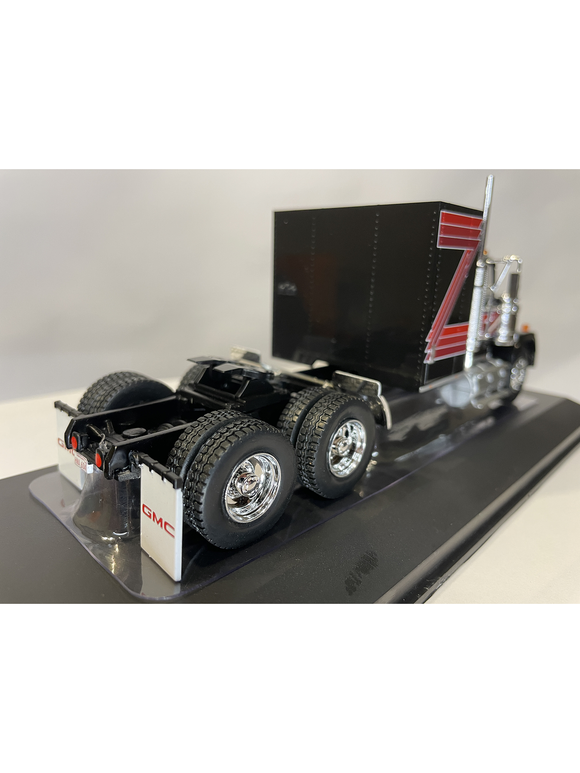 GMC General 1980 – Ixo Models 1:43 – Ícono Americano de Potencia 15