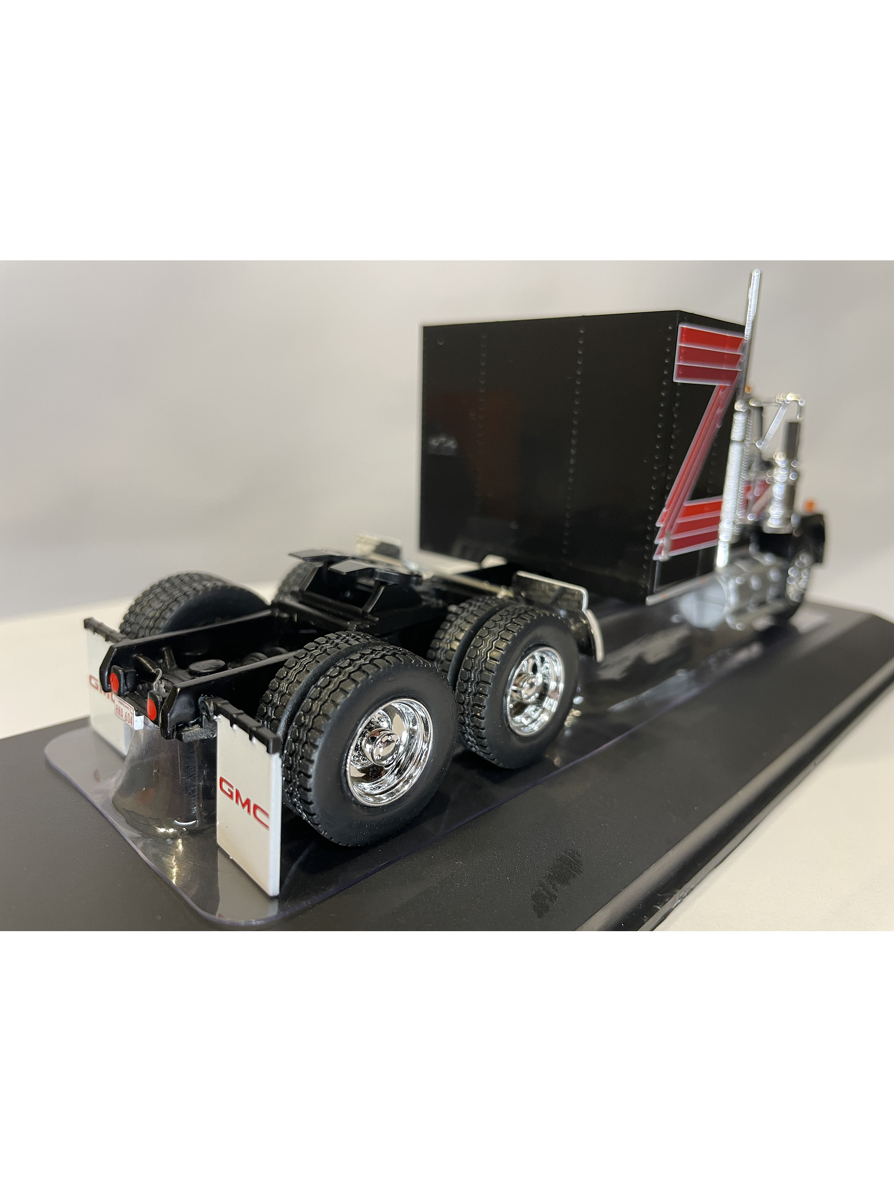 GMC General 1980 – Ixo Models 1:43 – Ícono Americano de Potencia 15