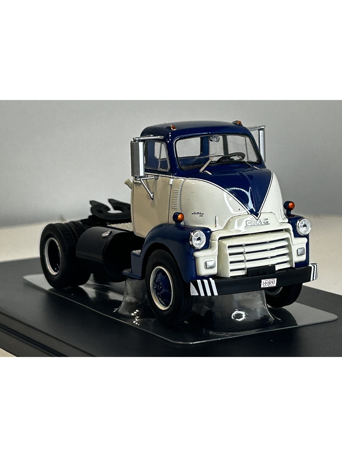 GMC 950 COE 1954 – IXO Models 1:43 – Cabover Clásico Americano 3