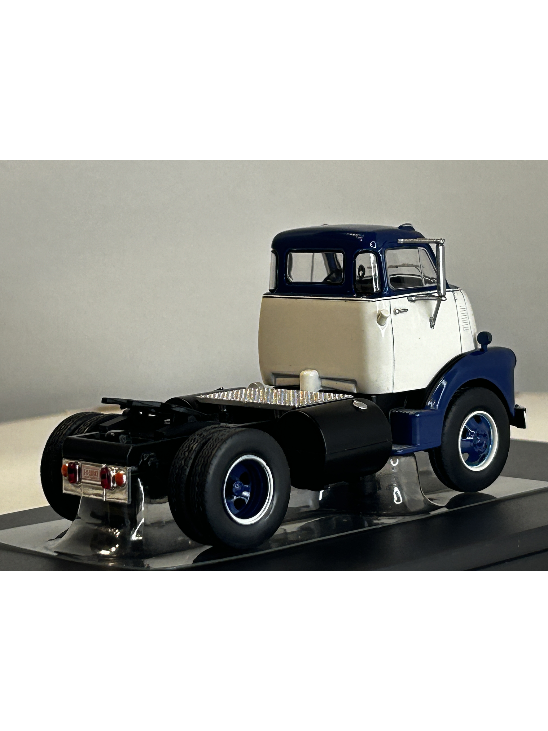 GMC 950 COE 1954 – IXO Models 1:43 – Cabover Clásico Americano 5