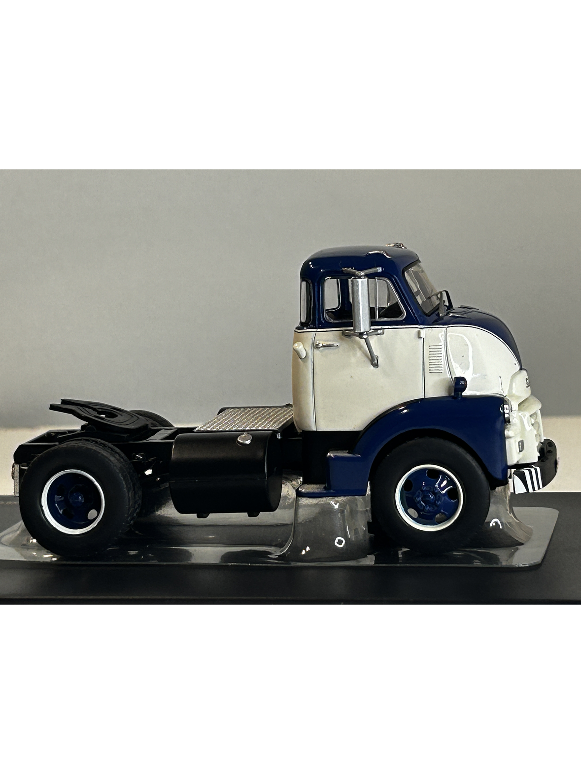 GMC 950 COE 1954 – IXO Models 1:43 – Cabover Clásico Americano 4