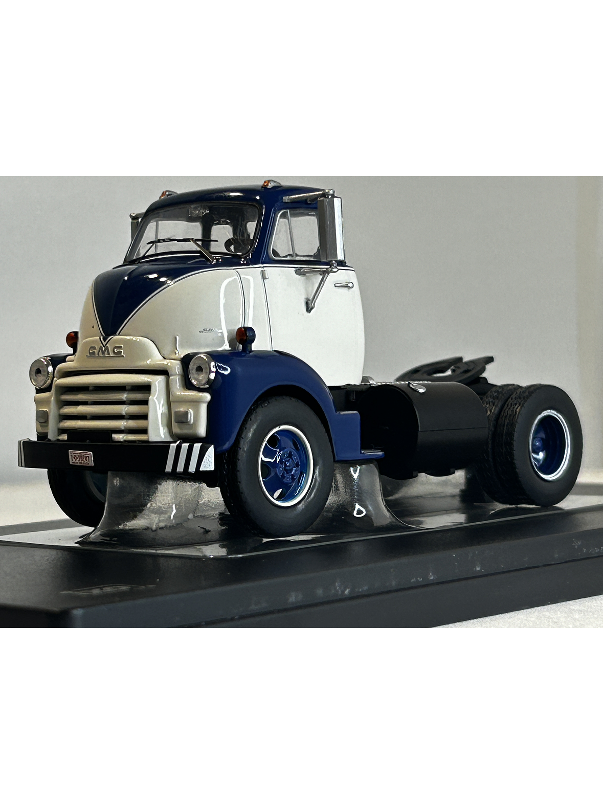 GMC 950 COE 1954 – IXO Models 1:43 – Cabover Clásico Americano 1