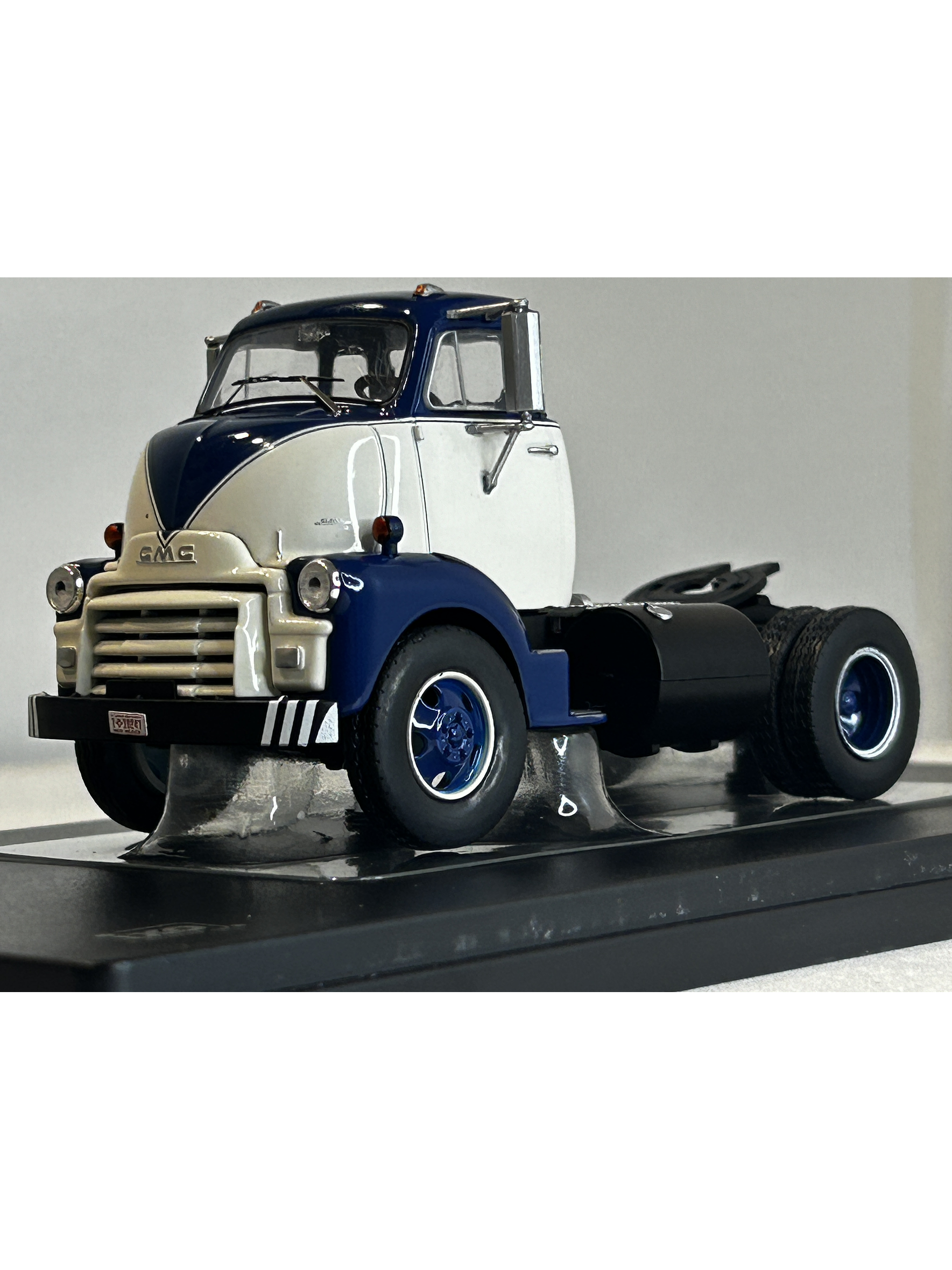 GMC 950 COE 1954 – IXO Models 1:43 – Cabover Clásico Americano 1