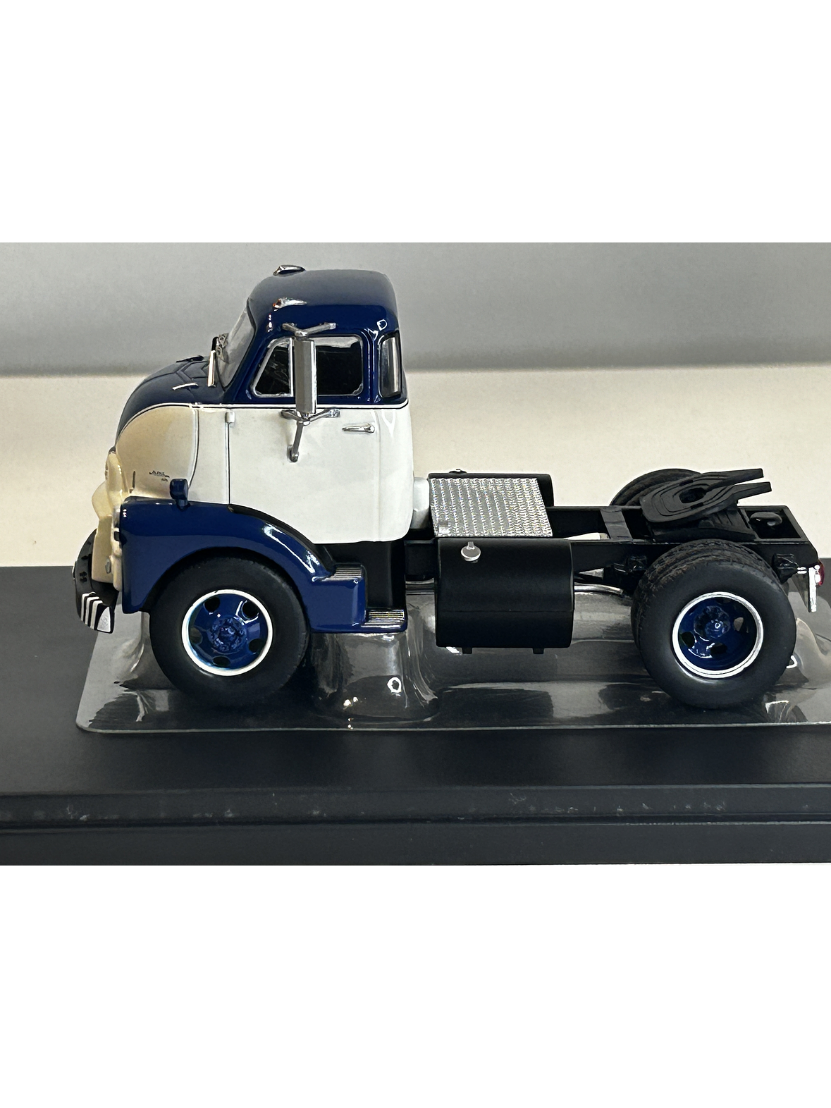 GMC 950 COE 1954 – IXO Models 1:43 – Cabover Clásico Americano 7